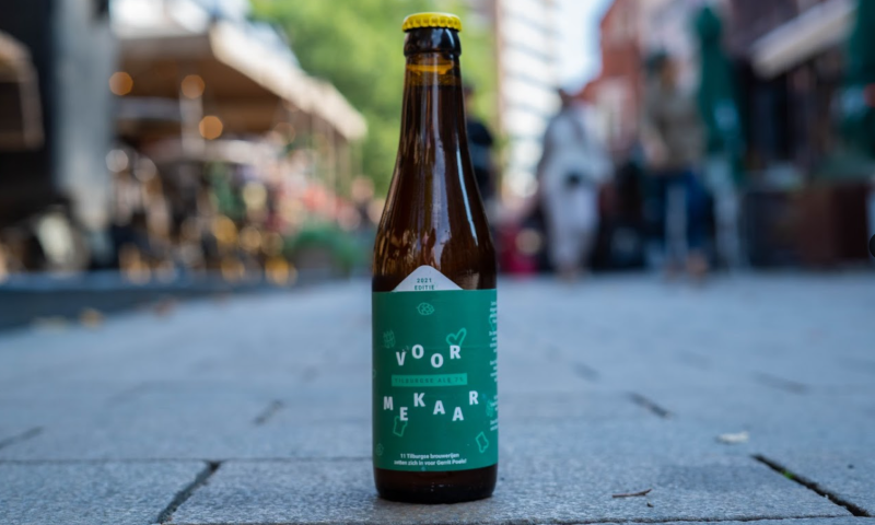 Voor Mekaar speciaalbier op straat in Tilburg